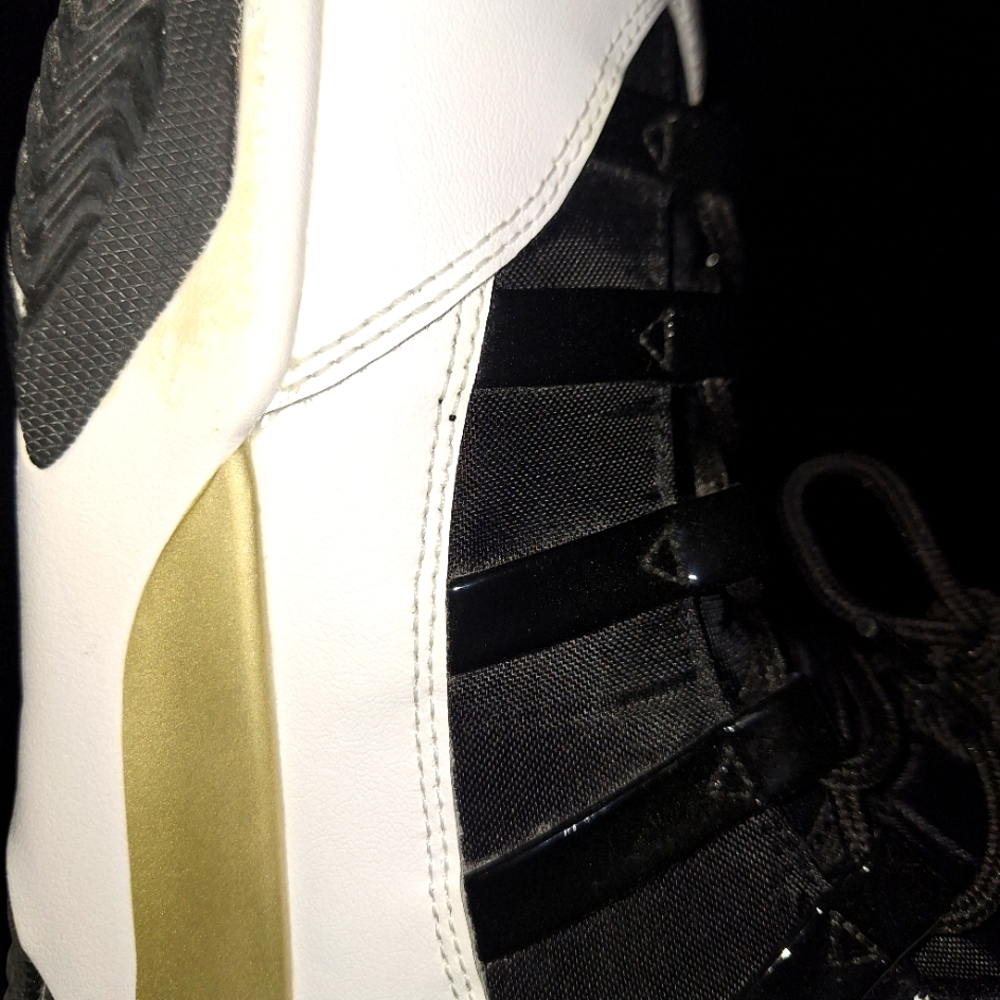 Tennis shoes - Picture 2 of 5